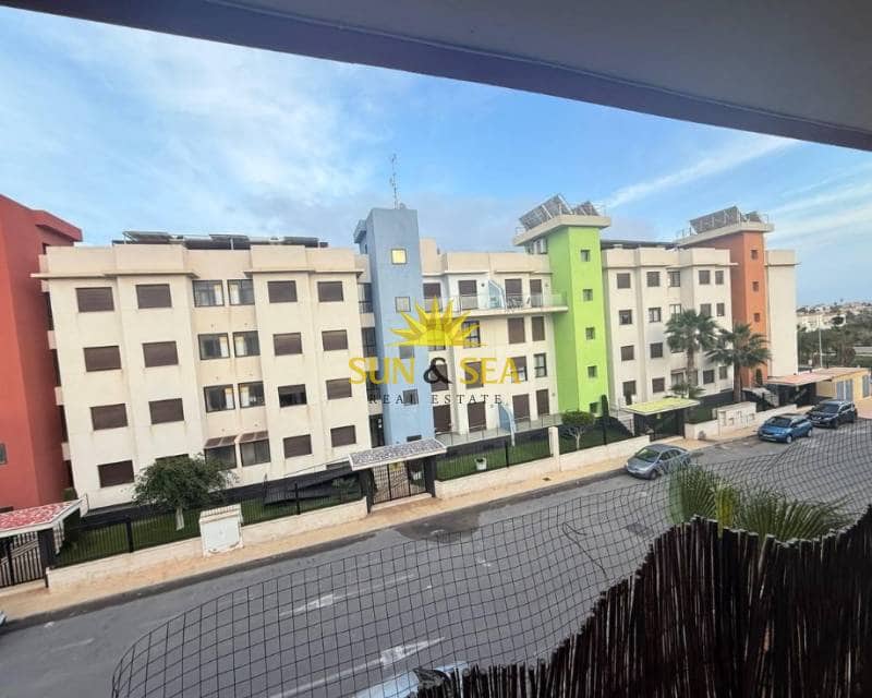 2 makuuhuone Huoneisto vuokrattavana paikassa Orihuela Costa mukana uima-altaan - 850 € (Ref: 8878217)