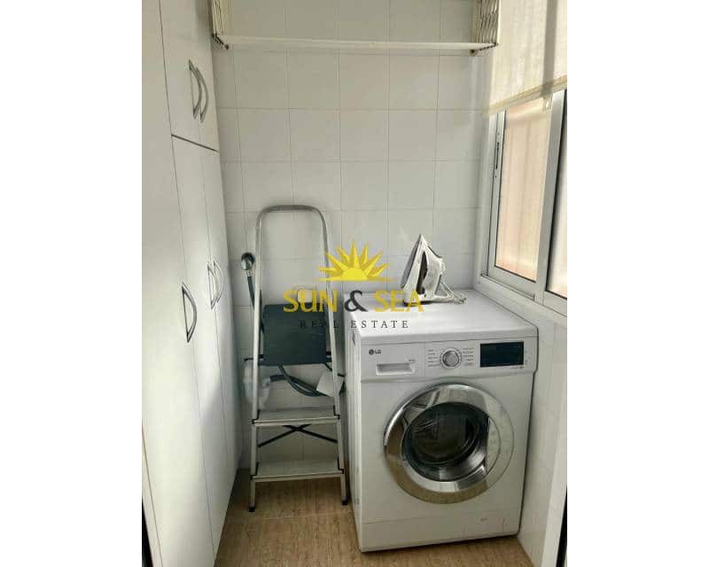 Apartamento de 2 habitaciones en Dehesa de Campoamor en alquiler con piscina garaje - 950 € (Ref: 8886986)