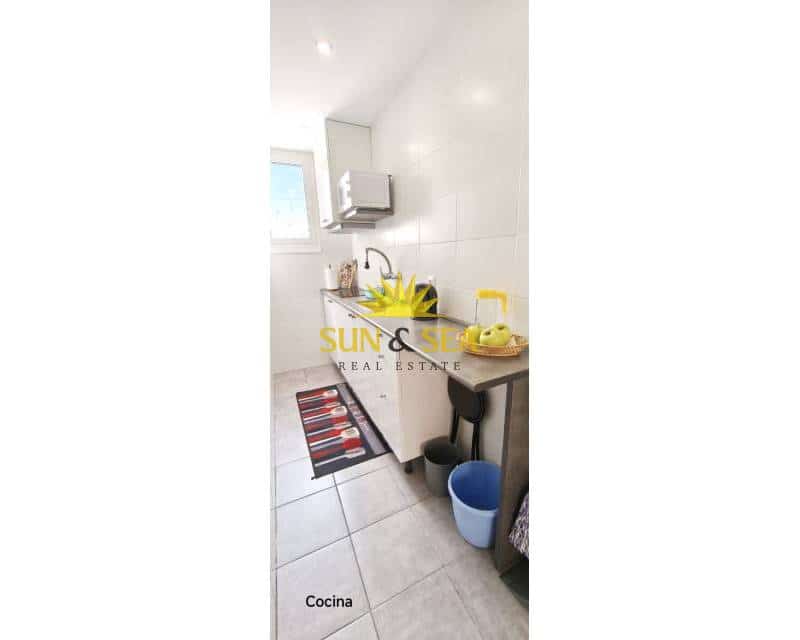 Apartamento de 2 habitaciones en Santa Pola en alquiler - 800 € (Ref: 8893669)