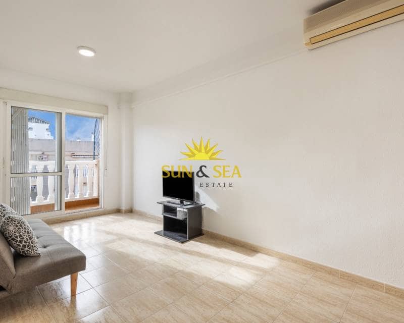 2 soverom Penthouse til leie i Torrevieja - € 750 (Ref: 8895395)