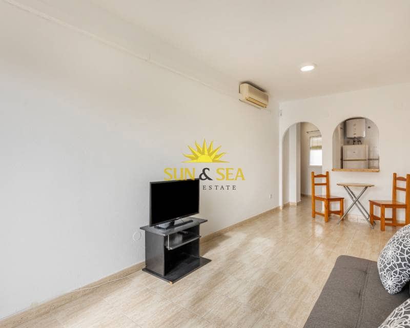 2 soverom Penthouse til leie i Torrevieja - € 750 (Ref: 8895395)