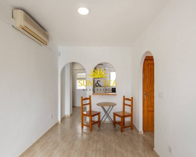 2 soverom Penthouse til leie i Torrevieja - € 750 (Ref: 8895395)