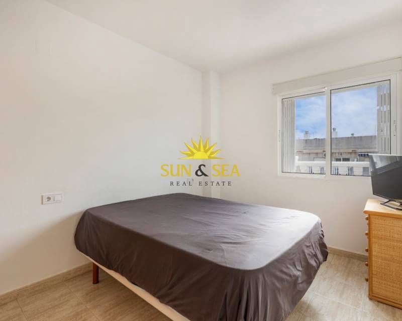 2 soverom Penthouse til leie i Torrevieja - € 750 (Ref: 8895395)