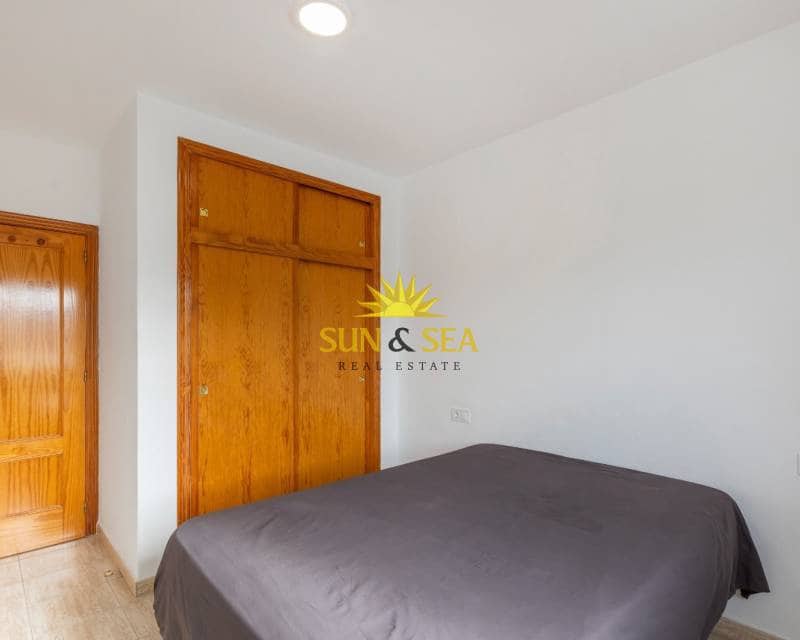 2 soverom Penthouse til leie i Torrevieja - € 750 (Ref: 8895395)