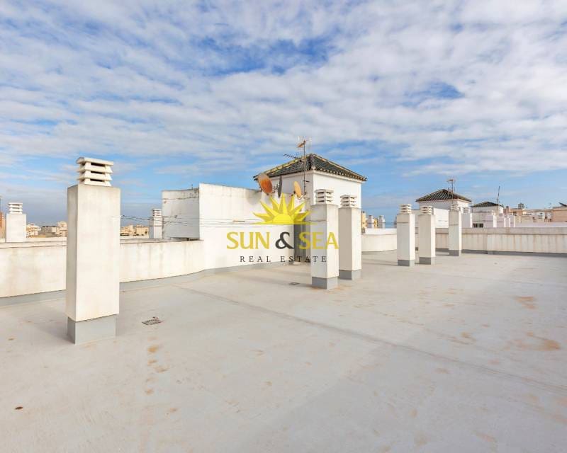 2 soverom Penthouse til leie i Torrevieja - € 750 (Ref: 8895395)