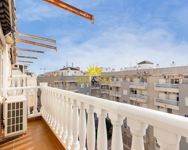 2 soverom Penthouse til leie i Torrevieja - € 750 (Ref: 8895395)