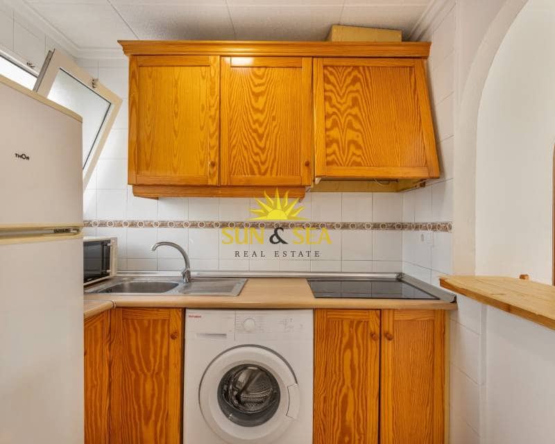 2 soverom Penthouse til leie i Torrevieja - € 750 (Ref: 8895395)