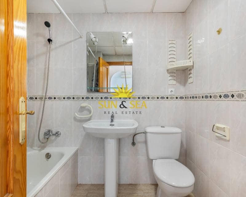 2 soverom Penthouse til leie i Torrevieja - € 750 (Ref: 8895395)