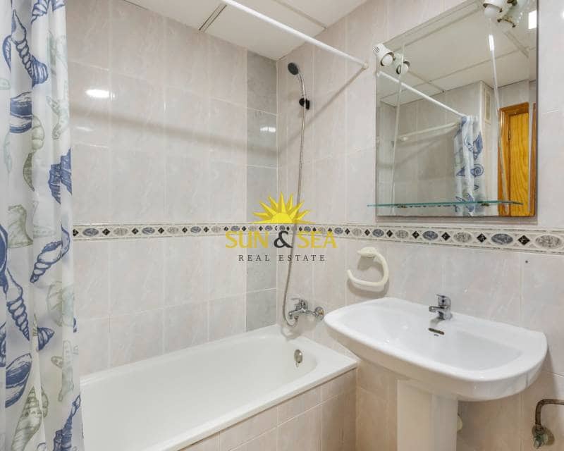 2 soverom Penthouse til leie i Torrevieja - € 750 (Ref: 8895395)