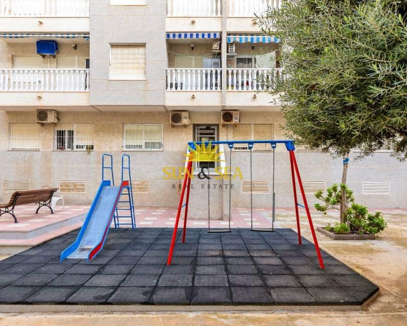 2 soverom Penthouse til leie i Torrevieja - € 750 (Ref: 8895395)