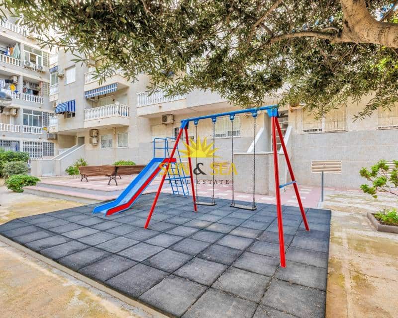 2 soverom Penthouse til leie i Torrevieja - € 750 (Ref: 8895395)