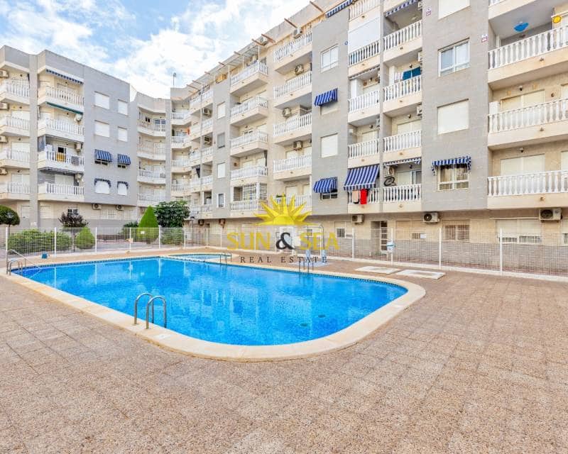 2 soverom Penthouse til leie i Torrevieja - € 750 (Ref: 8895395)