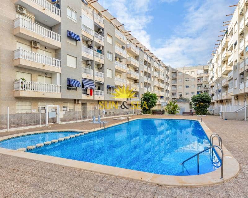 2 soverom Penthouse til leie i Torrevieja - € 750 (Ref: 8895395)