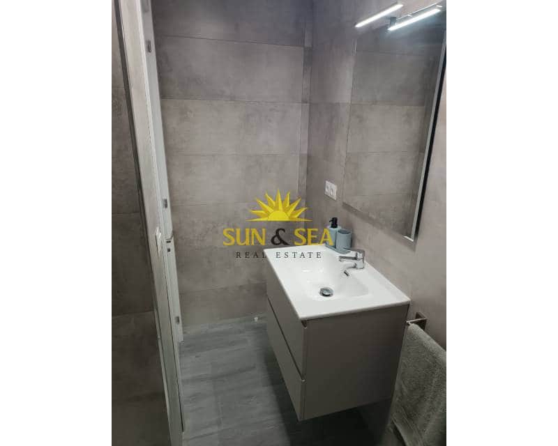 1 Zimmer Apartment zu vermieten in Benidorm mit Pool - 850 € (Ref: 8897827)