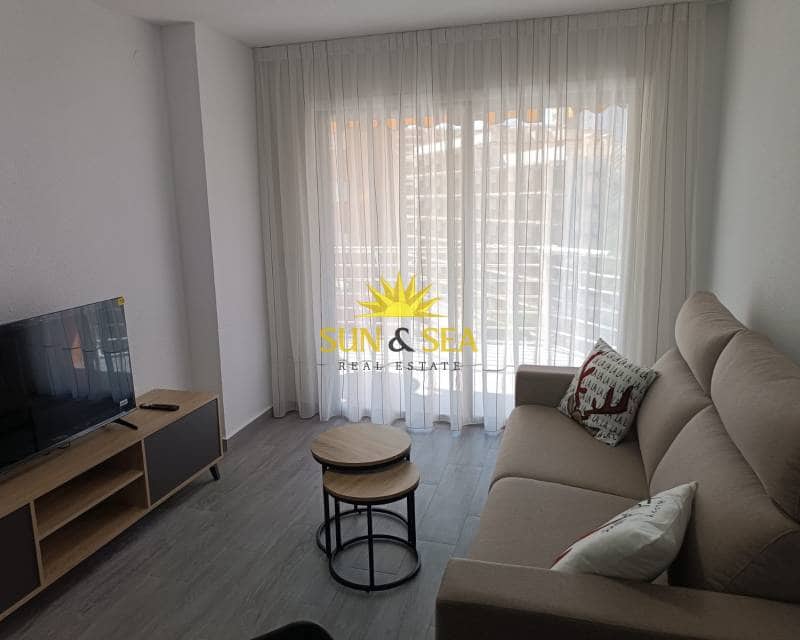 1 Zimmer Apartment zu vermieten in Benidorm mit Pool - 850 € (Ref: 8897827)