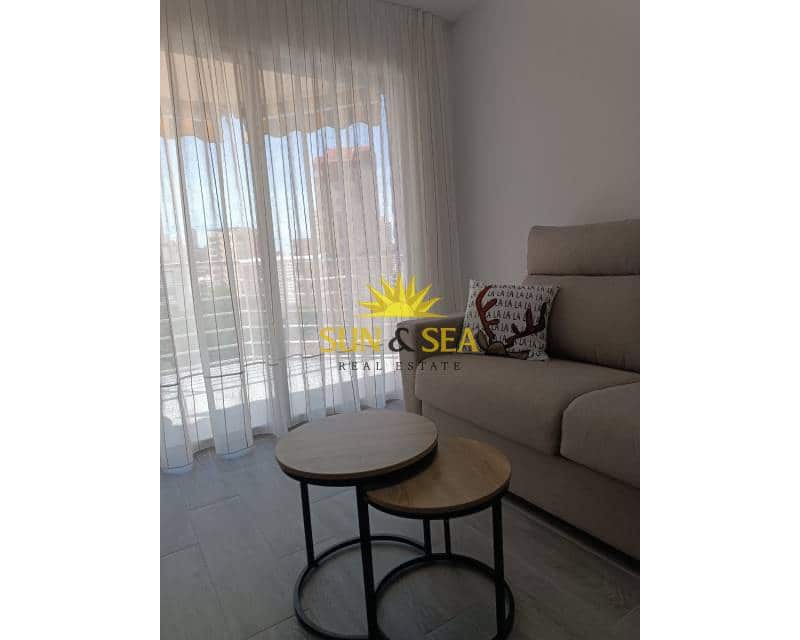 1 Zimmer Apartment zu vermieten in Benidorm mit Pool - 850 € (Ref: 8897827)