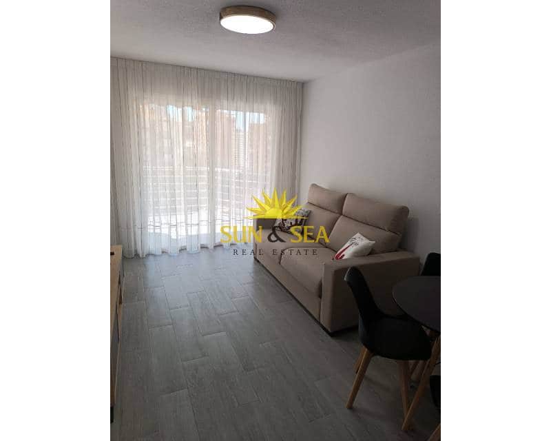 1 Zimmer Apartment zu vermieten in Benidorm mit Pool - 850 € (Ref: 8897827)