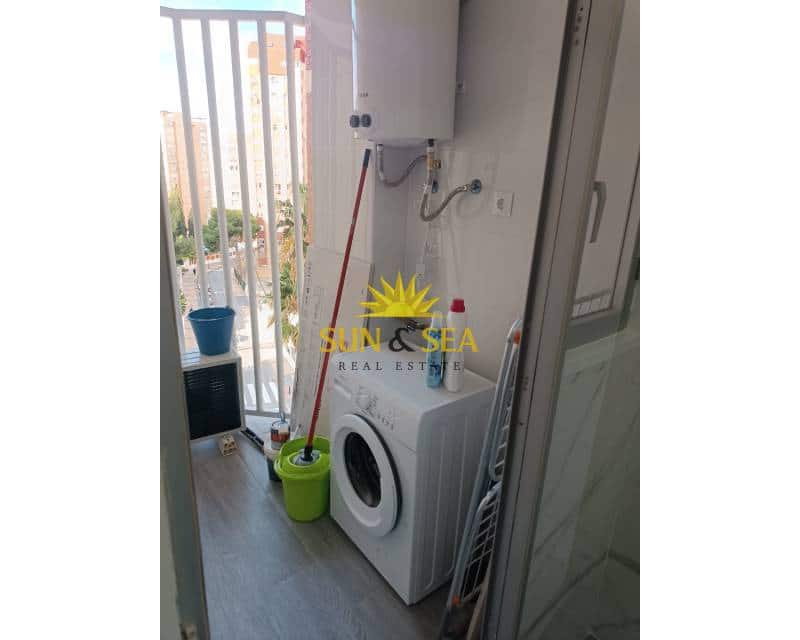 1 Zimmer Apartment zu vermieten in Benidorm mit Pool - 850 € (Ref: 8897827)