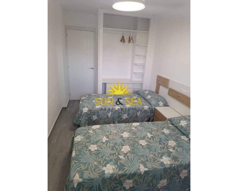 1 Zimmer Apartment zu vermieten in Benidorm mit Pool - 850 € (Ref: 8897827)