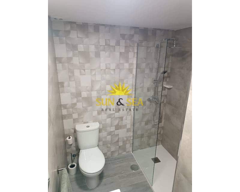 1 Zimmer Apartment zu vermieten in Benidorm mit Pool - 850 € (Ref: 8897827)