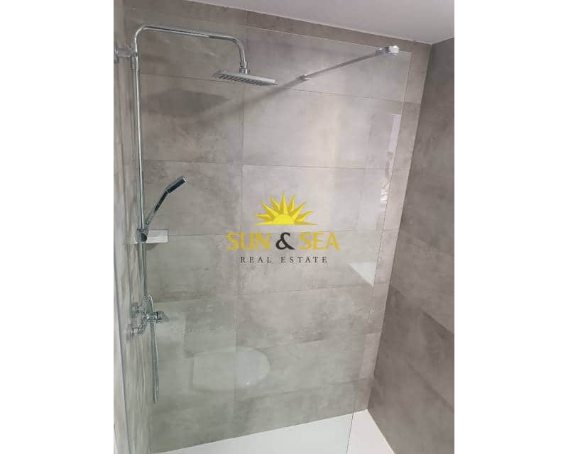 1 Zimmer Apartment zu vermieten in Benidorm mit Pool - 850 € (Ref: 8897827)