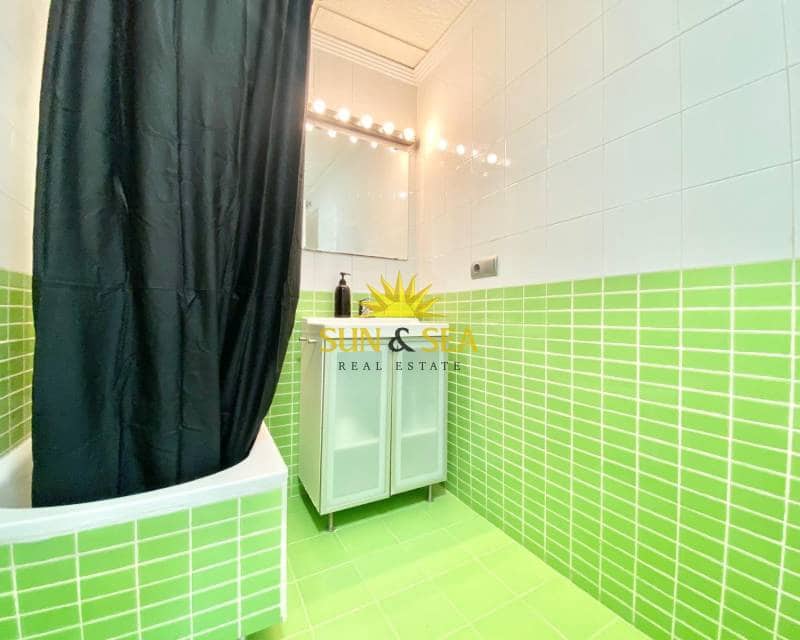 3 sovrum Lägenhet att hyra i Torrevieja med pool garage - 1 300 € (Ref: 8898136)