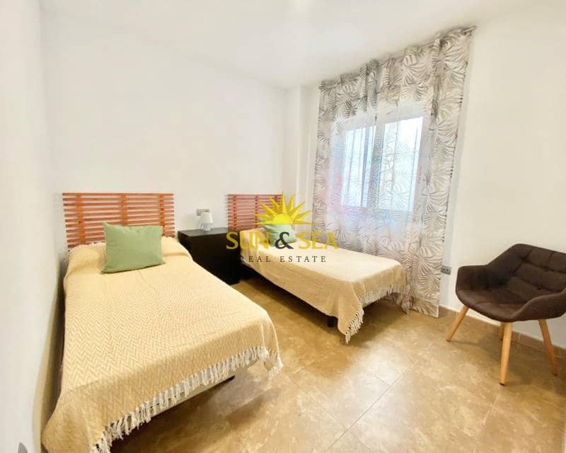 3 sovrum Lägenhet att hyra i Torrevieja med pool garage - 1 300 € (Ref: 8898136)