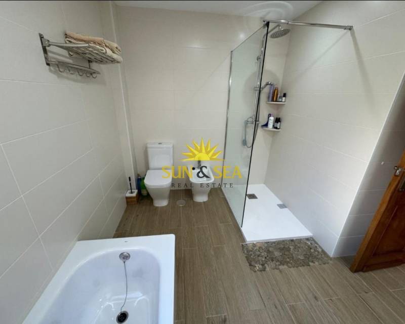 3 bedroom Apartment for sale in Alicante / Alacant city with garage - € 1,195,000 (Ref: 8906945)