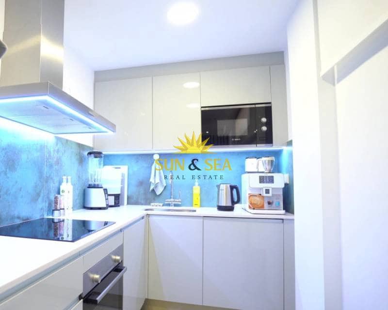 Appartement de 4 chambres à louer à La Villajoyosa / Vila Joiosa avec piscine garage - 2 600 € (Ref: 8906946)