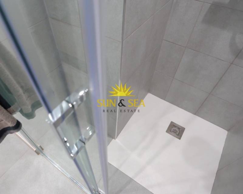 Appartement de 4 chambres à louer à La Villajoyosa / Vila Joiosa avec piscine garage - 2 600 € (Ref: 8906946)