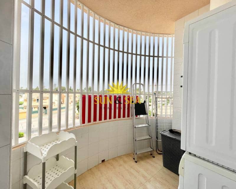 2 soverom Leilighet til salgs i Dehesa de Campoamor med svømmebasseng garasje - € 650 (Ref: 8911441)