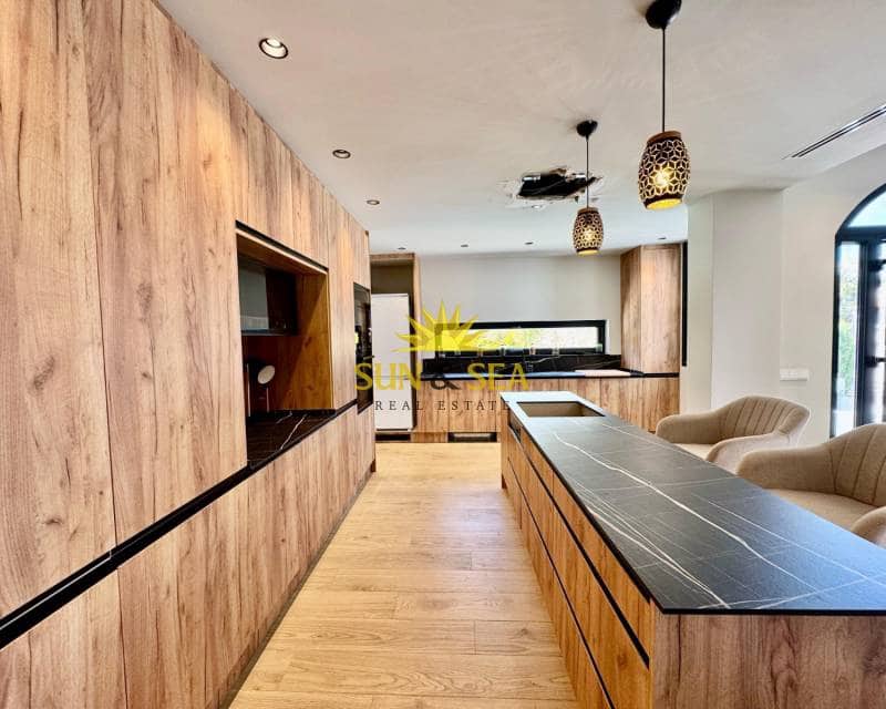 3 bedroom Villa for rent in Los Altos with pool garage - € 3,000 (Ref: 8920899)