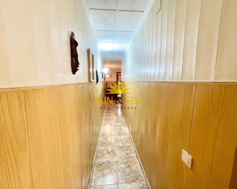 4 bedroom Villa for sale in Torrevieja - € 150,000 (Ref: 8922562)