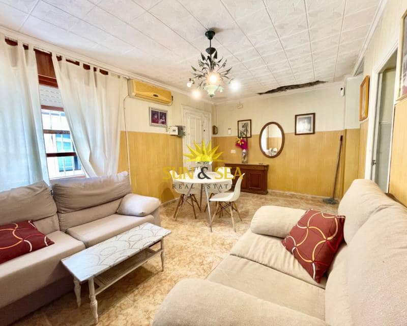 4 bedroom Villa for sale in Torrevieja - € 150,000 (Ref: 8922562)