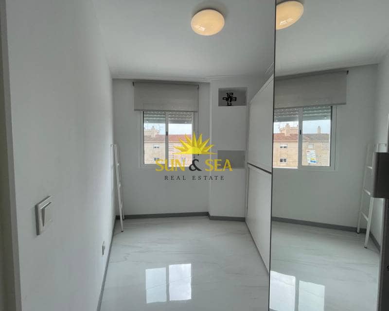   2 soveværelse   ferieLejlighed i Santiago de la Ribera     - € 750 (Ref: 8923288)