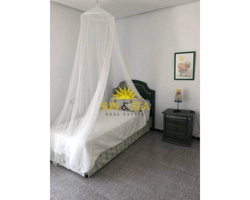 3 makuuhuone Huoneisto myytävänä paikassa Santa Pola mukana uima-altaan - 255 000 € (Ref: 8924780)