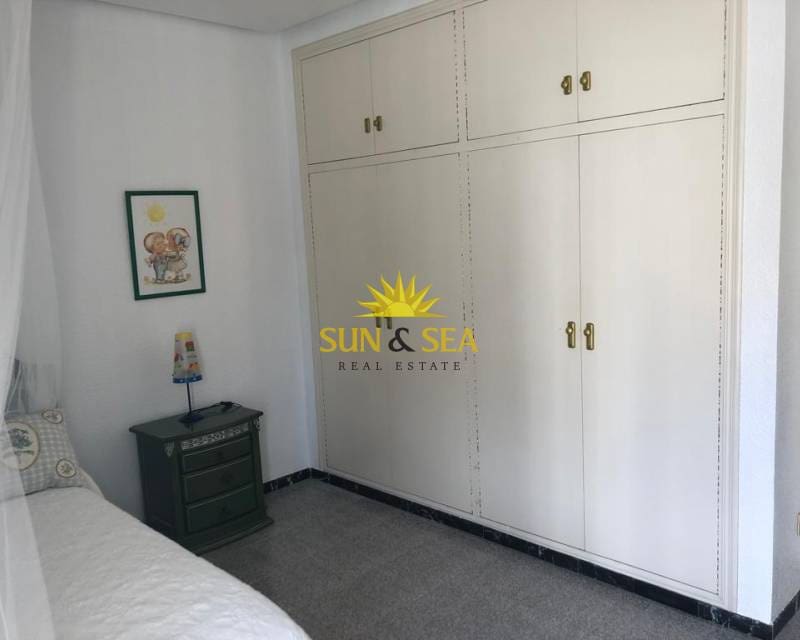 3 makuuhuone Huoneisto myytävänä paikassa Santa Pola mukana uima-altaan - 255 000 € (Ref: 8924780)