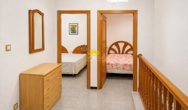 5 soveværelse Byhus til salg i Calas Santiago Bernabéu, Santa Pola - € 290.000 (Ref: 8924781)
