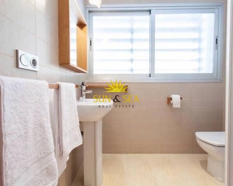 2 quarto Apartamento para arrendar em Benidorm com piscina garagem - 1 300 € (Ref: 8930645)