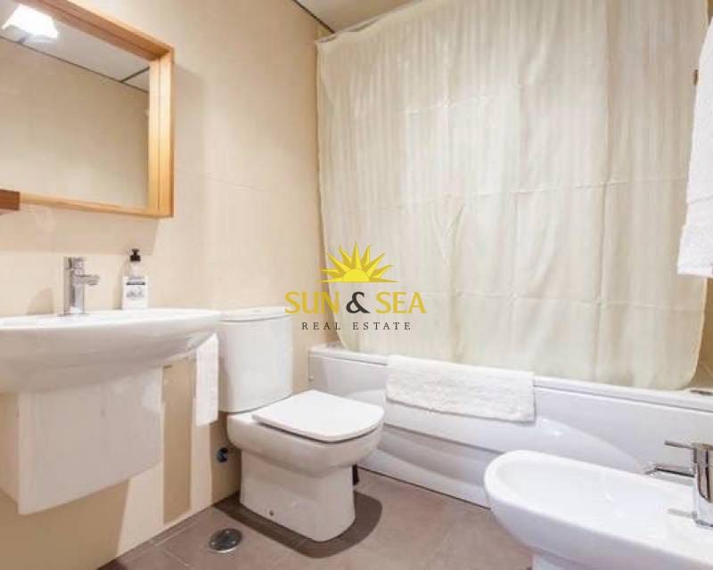 2 quarto Apartamento para arrendar em Benidorm com piscina garagem - 1 300 € (Ref: 8930645)