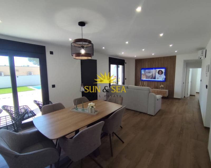 3 Zimmer Villa zu verkaufen in Los Balcones mit Pool Garage - 550.000 € (Ref: 8930650)