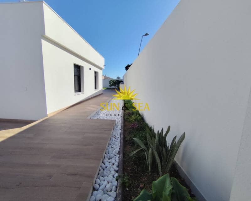 3 Zimmer Villa zu verkaufen in Los Balcones mit Pool Garage - 550.000 € (Ref: 8930650)