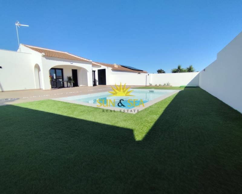 3 Zimmer Villa zu verkaufen in Los Balcones mit Pool Garage - 550.000 € (Ref: 8930650)