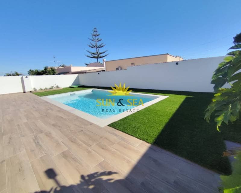 3 Zimmer Villa zu verkaufen in Los Balcones mit Pool Garage - 550.000 € (Ref: 8930650)