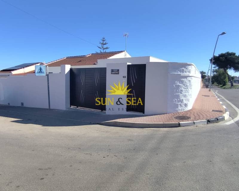 3 Zimmer Villa zu verkaufen in Los Balcones mit Pool Garage - 550.000 € (Ref: 8930650)