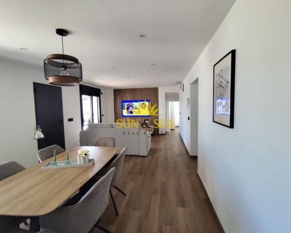 3 Zimmer Villa zu verkaufen in Los Balcones mit Pool Garage - 550.000 € (Ref: 8930650)