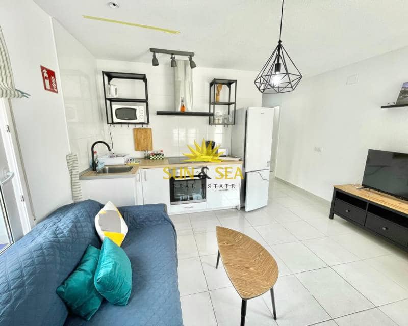 Appartement de 3 chambres à louer à Torrevieja - 1 100 € (Ref: 8933387)