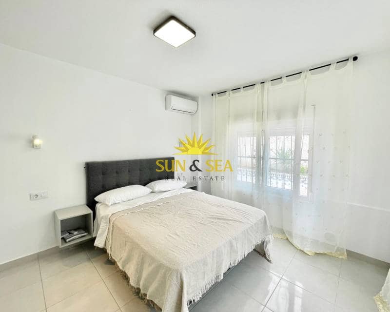 Appartement de 3 chambres à louer à Torrevieja - 1 100 € (Ref: 8933387)