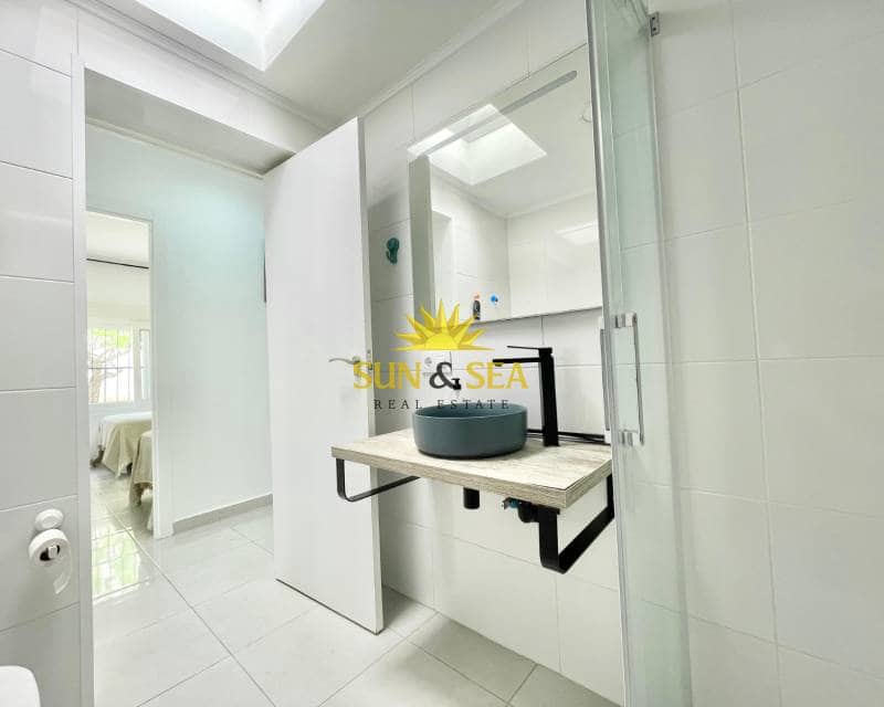 Appartement de 3 chambres à louer à Torrevieja - 1 100 € (Ref: 8933387)