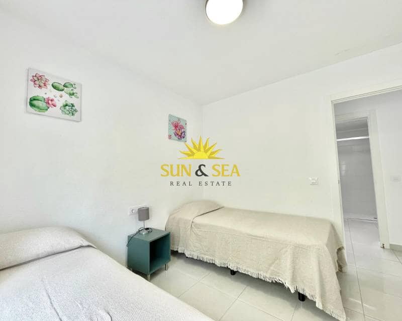 Appartement de 3 chambres à louer à Torrevieja - 1 100 € (Ref: 8933387)